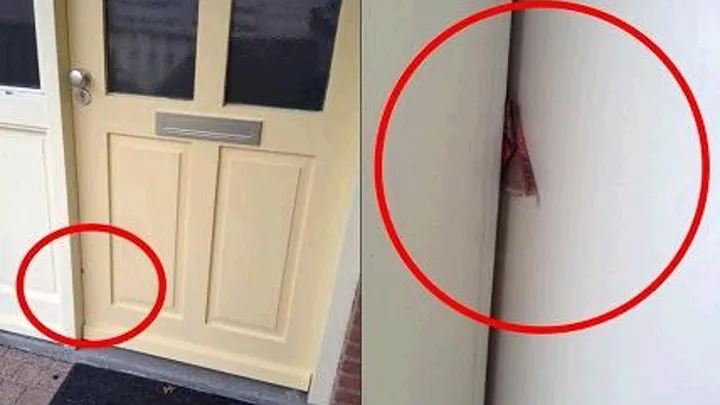 La police avertie au sujet des bouts de carton dans les portes ! Appelez la police si vous voyez ça !