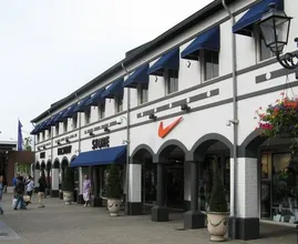 Aha! Das ist der fiese Grund warum Klamotten im Outlet Store so günstig sind!