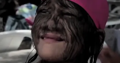 The Hairiest Girl In the World Shaves Her Face For The First Time