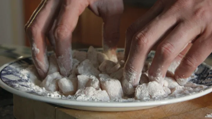 This is the reason why everyone pan-fries their chicken breast in flour! You will too after reading this!