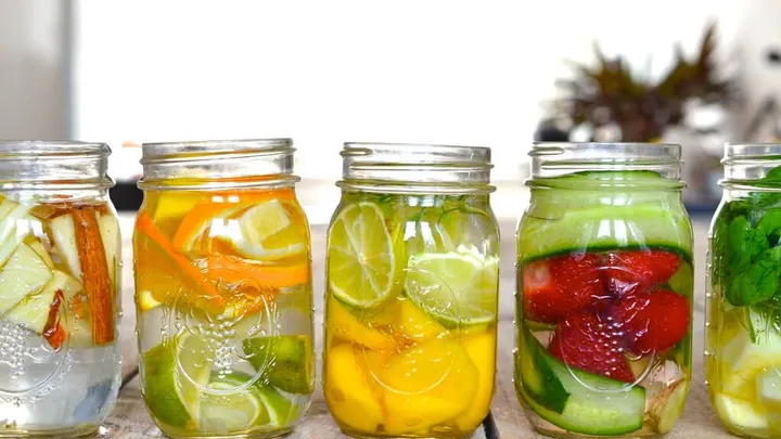 Lees hier waarom jij je dag moet beginnen met ananas in je glaasje water!