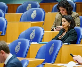 Oud-Kamervoorzitter Arib werkt niet mee aan onderzoek grensoverschrijdend gedrag