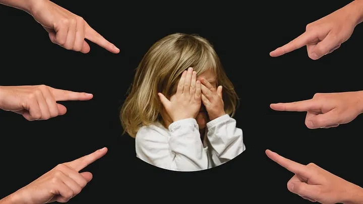 Psychologen warnen: Diese 5 Sachen solltest du nicht deinem Kind sagen