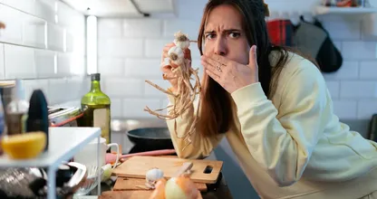 Garlic breath can last almost a day: researchers found an apple can help