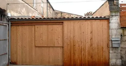 Vous pensez que c'est un garage ordinaire, jusqu'à ce que vous voyiez l'intérieur !