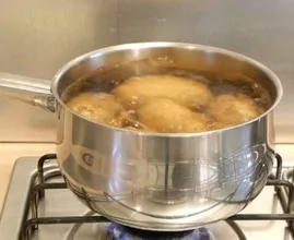 Génial : avec ce tour, vos pommes de terre seront cuites deux fois plus vite.