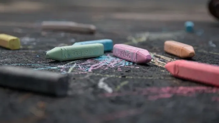 Stoepkrijtverbod in Den Haag: "Zelfs een 6-jarige moet vooraf toestemming vragen!"