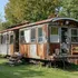 Este idoso vive em um vagão de trem abandonado – mas espere até ver o interior