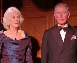 De 53-jarige Simon weet het zeker: hij is de zoon van prins Charles en Camilla