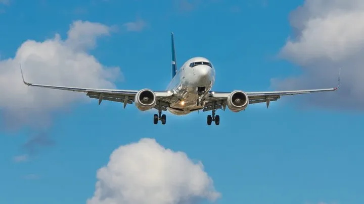 Después de una llamada misteriosa de su esposa, este soldado no pudo subir al avión.