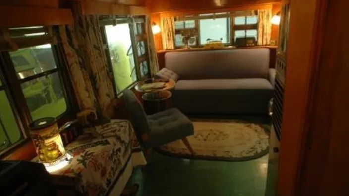 Ce couple a acheté une caravane en 1953 et voici à quoi elle ressemble 60 ans plus tard ! Incroyable !