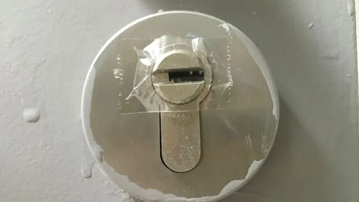 Los ladrones están usando este astuto truco para saber si estás en casa o no