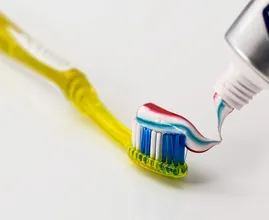 Feit of fabel: Is fluoride in tandpasta ongezond?